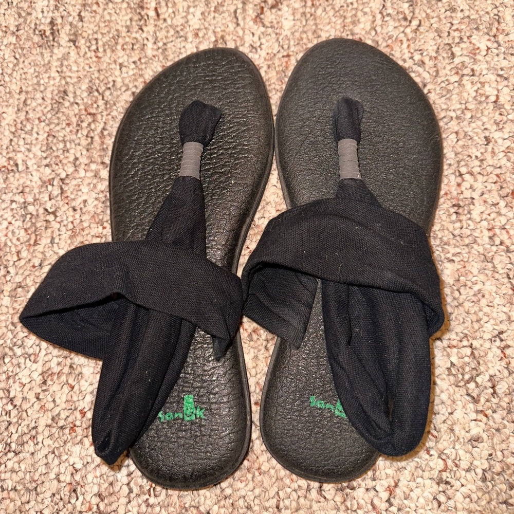 Sanuk Black Cushion Flip-Flop Sandals